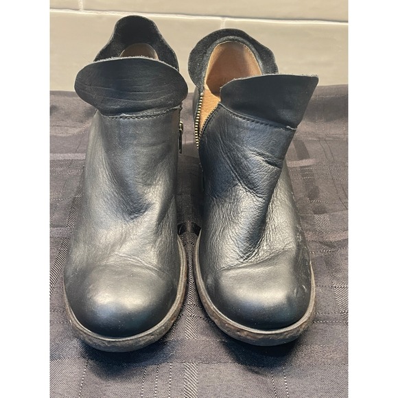 Born Black Leather Ankle Booties Side Zip‎ Comfortable Block Heel Size 11 - Picture 1 of 8
